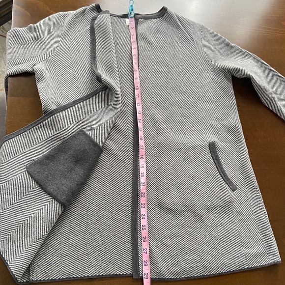 Women's 2-tone grey chevron pattern knit Cardigan, J. Crew size Small - Picture 8 of 10